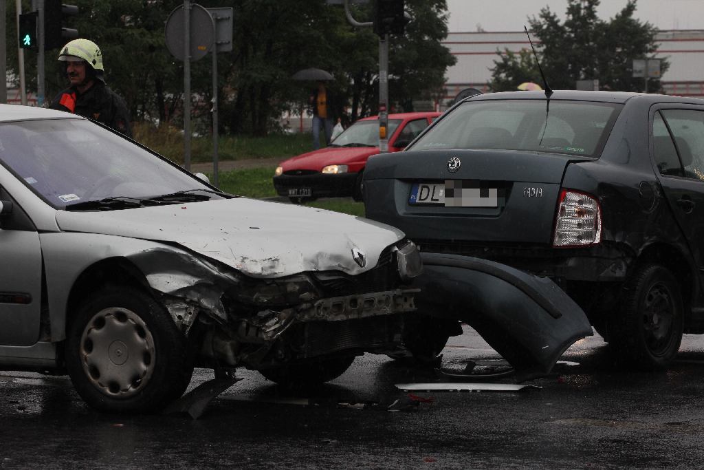 Trzy auta zderzyły się w pobliżu Reala