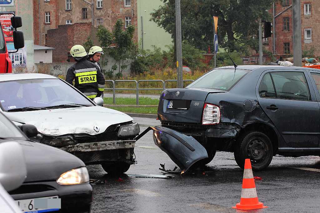 Trzy auta zderzyły się w pobliżu Reala