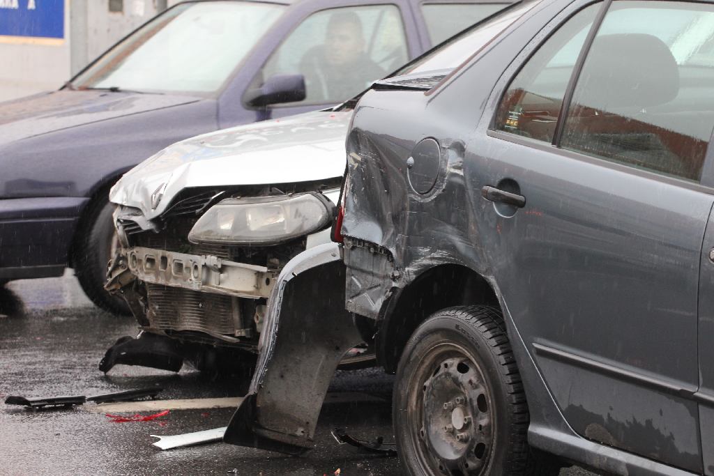 Trzy auta zderzyły się w pobliżu Reala