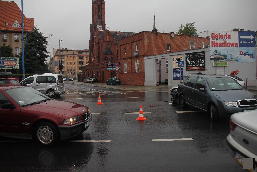 Trzy auta zderzyły się w pobliżu Reala