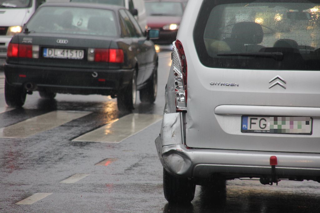 Trzy auta zderzyły się w pobliżu Reala