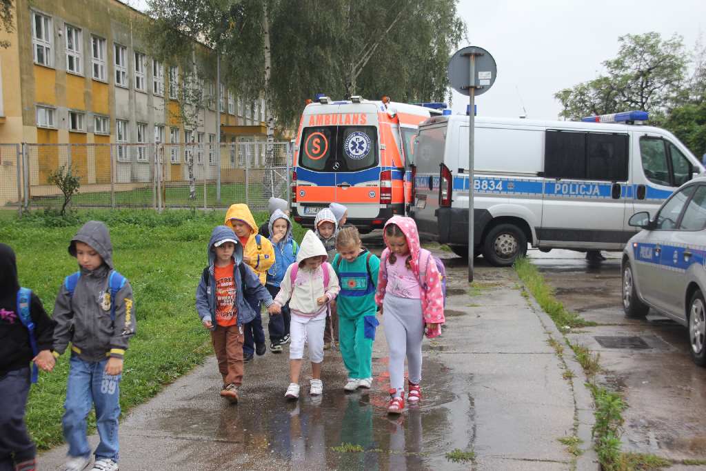 Granat w pobliżu szkoły! Uczniowie ewakuowani