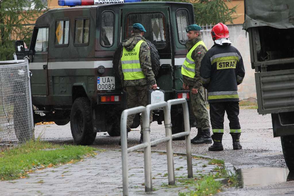 Granat w pobliżu szkoły! Uczniowie ewakuowani