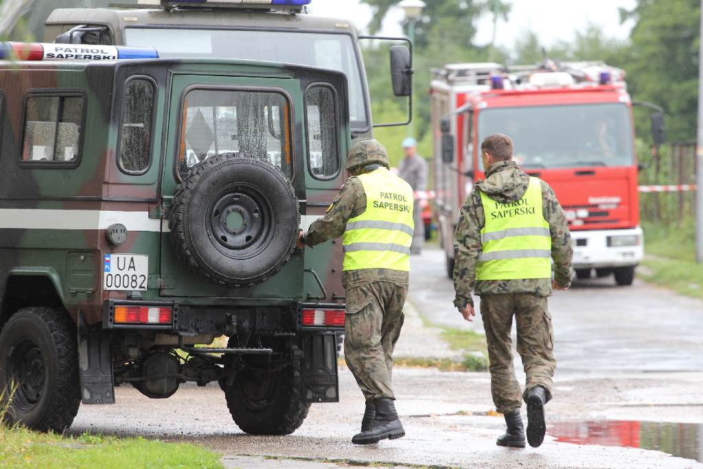 Granat w pobliżu szkoły! Uczniowie ewakuowani