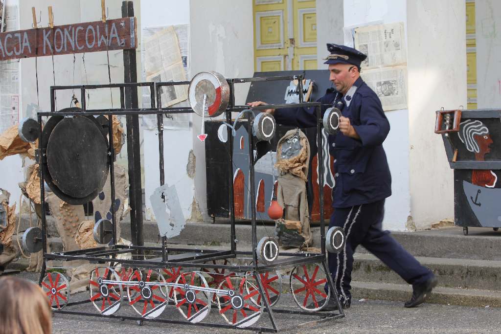 Spektakl Adama Walnego 