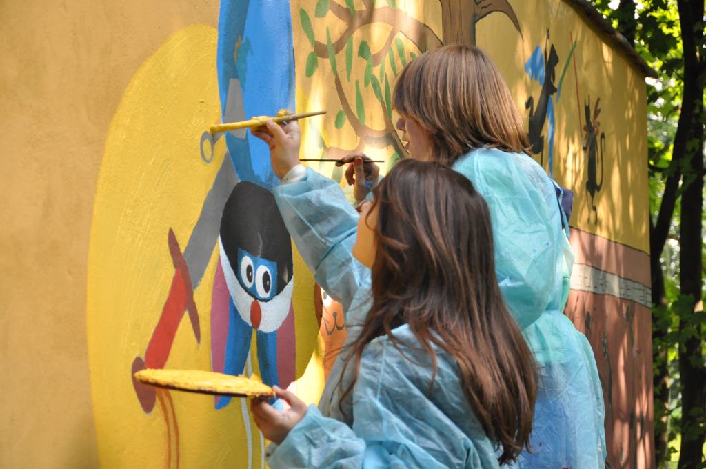 Mural i koncert na zakończenie festiwalu Between the Wall