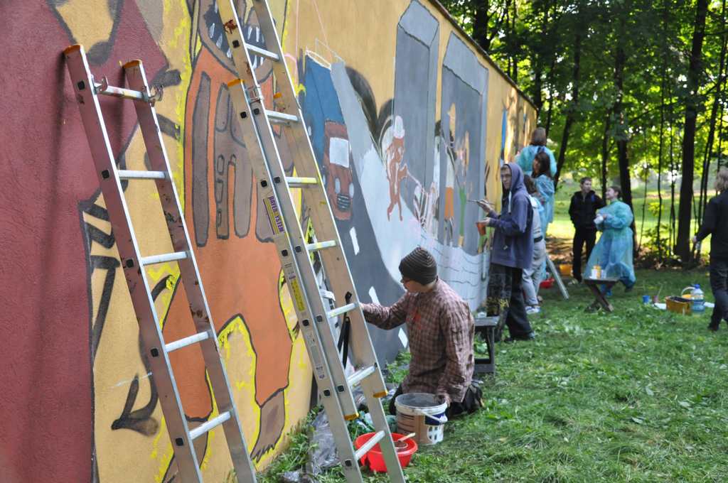Mural i koncert na zakończenie festiwalu Between the Wall