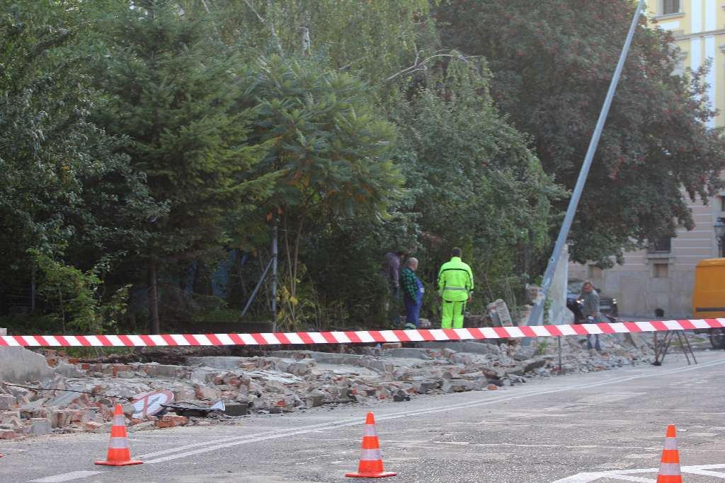 Zawalił się mur klasztoru franciszkanów 
