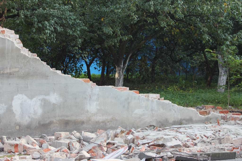 Zawalił się mur klasztoru franciszkanów 
