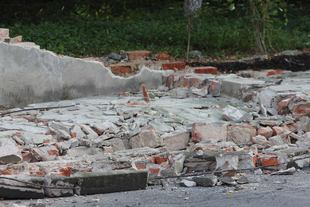 Zawalił się mur klasztoru franciszkanów 
