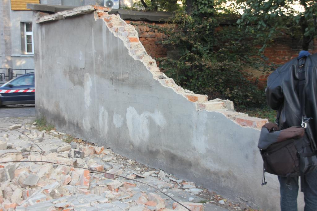 Zawalił się mur klasztoru franciszkanów 
