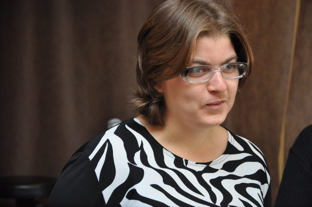 Uczestnicy Warsztatów Terapii Zajęciowej śpiewają w Fame