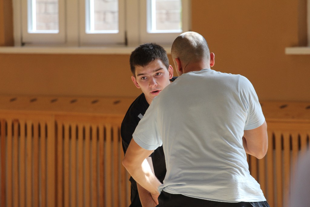 Israeli Krav Maga uczy podstaw samoobrony