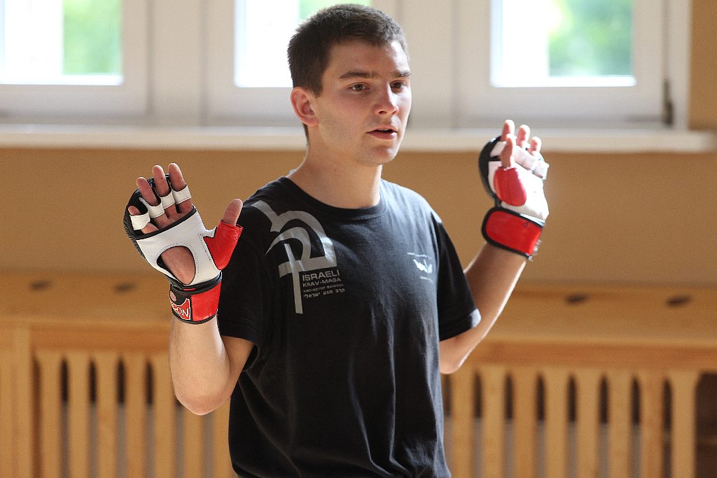 Israeli Krav Maga uczy podstaw samoobrony
