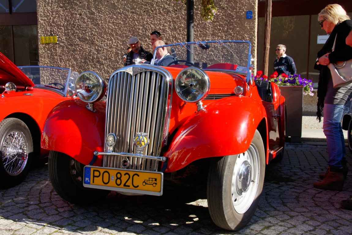 Legniczanie obejrzeli zabytkowe auta