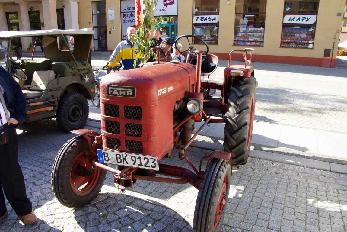 Legniczanie obejrzeli zabytkowe auta