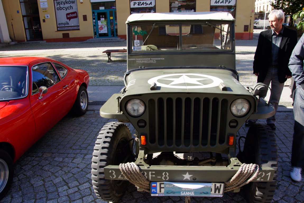 Legniczanie obejrzeli zabytkowe auta