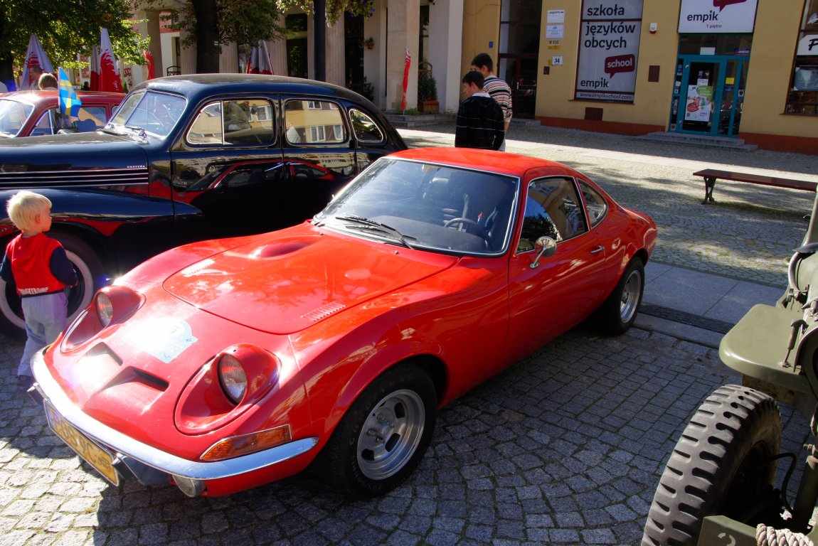 Legniczanie obejrzeli zabytkowe auta