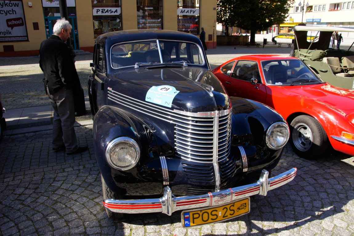 Legniczanie obejrzeli zabytkowe auta