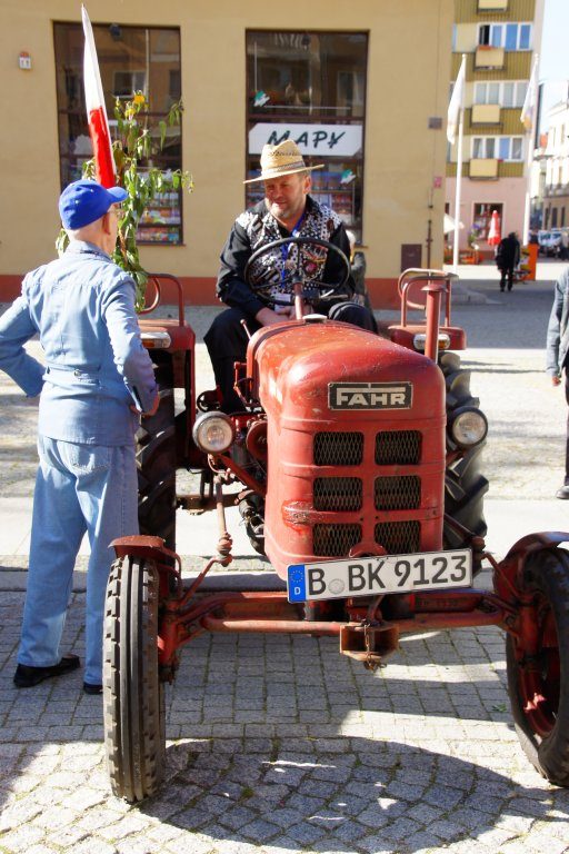 Legniczanie obejrzeli zabytkowe auta