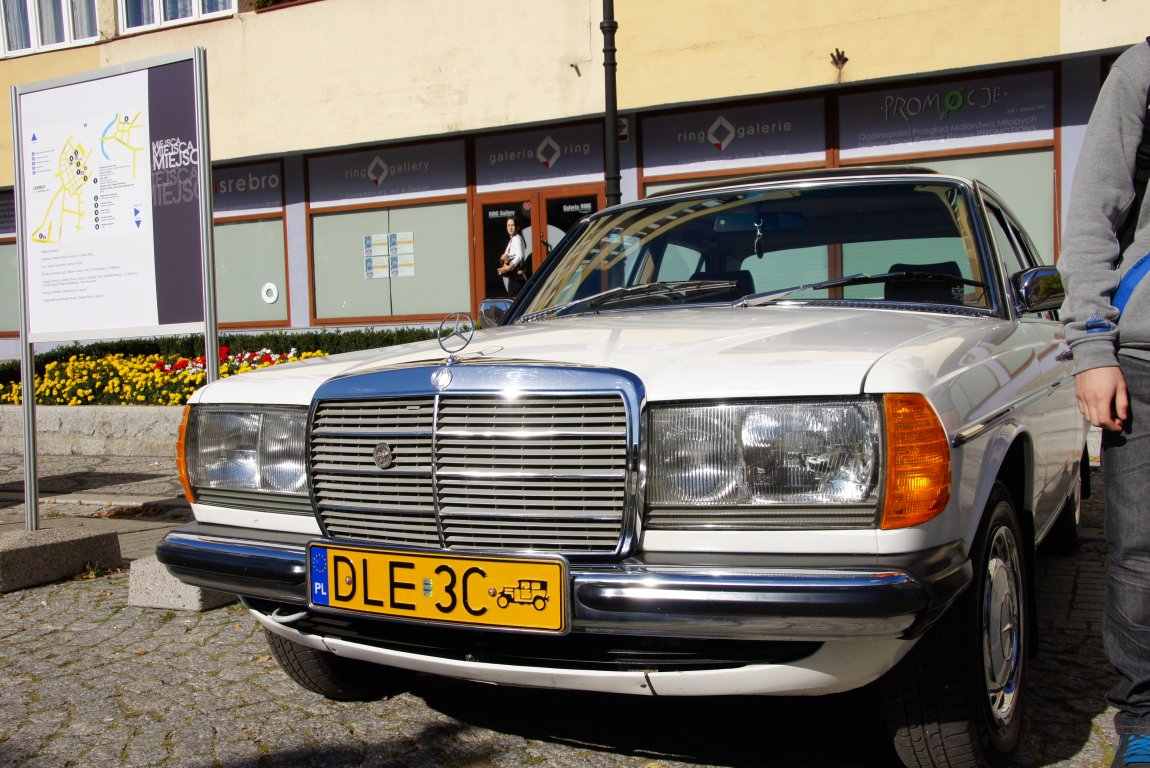 Legniczanie obejrzeli zabytkowe auta