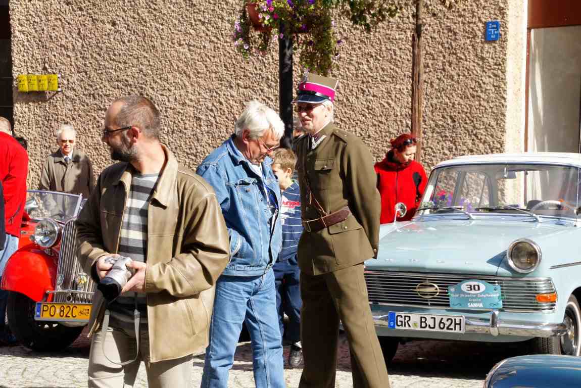 Legniczanie obejrzeli zabytkowe auta