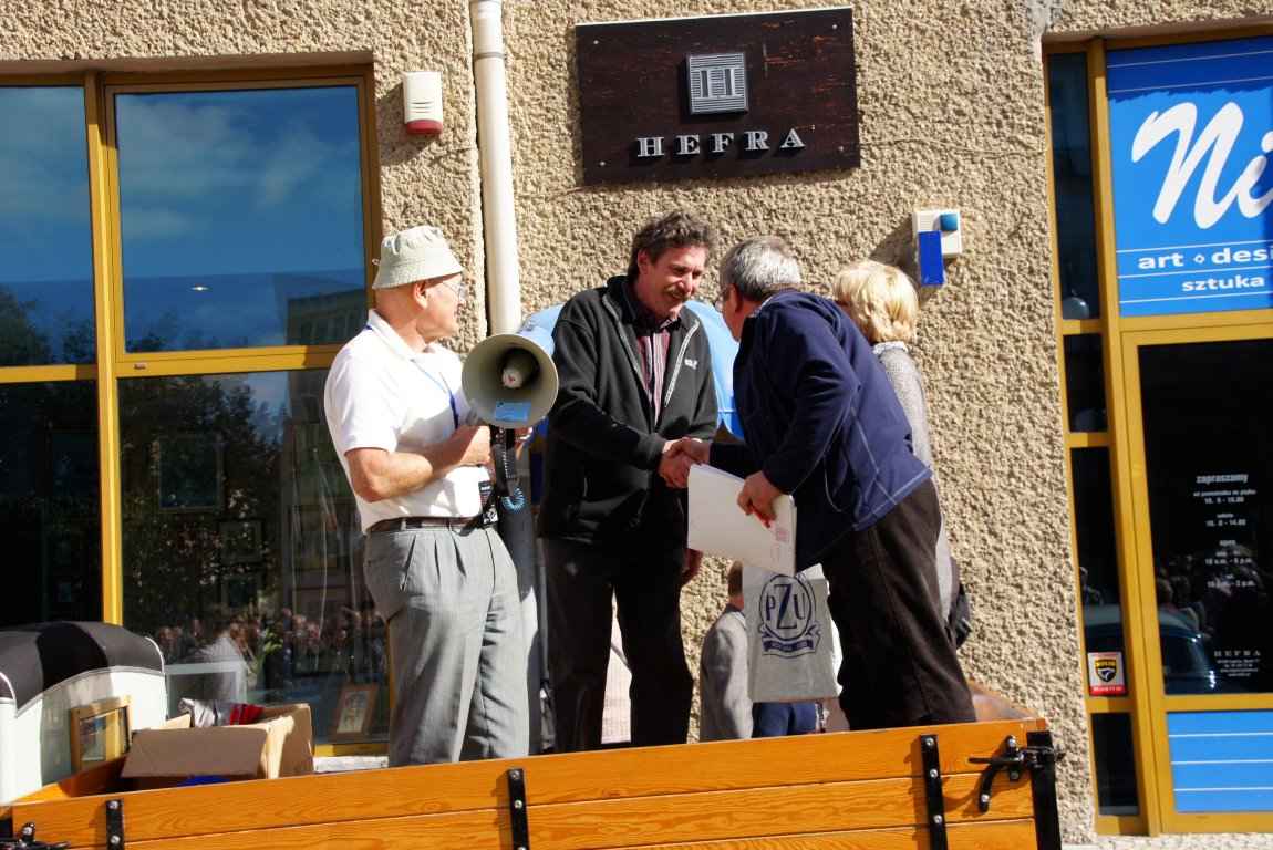 Legniczanie obejrzeli zabytkowe auta