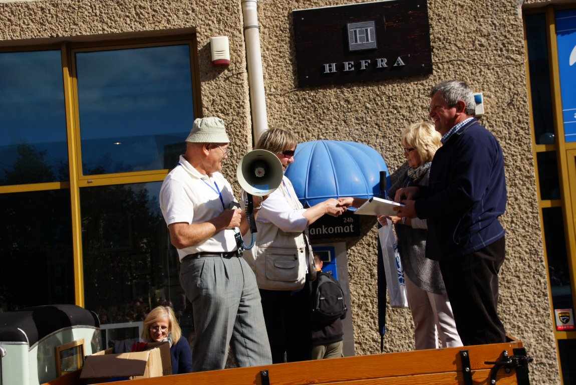 Legniczanie obejrzeli zabytkowe auta