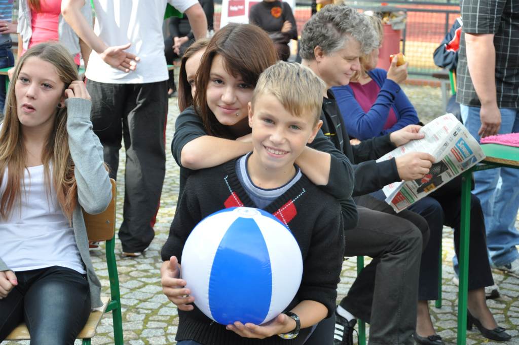 Piknik rodzinny na boisku Gimnazjum nr 4