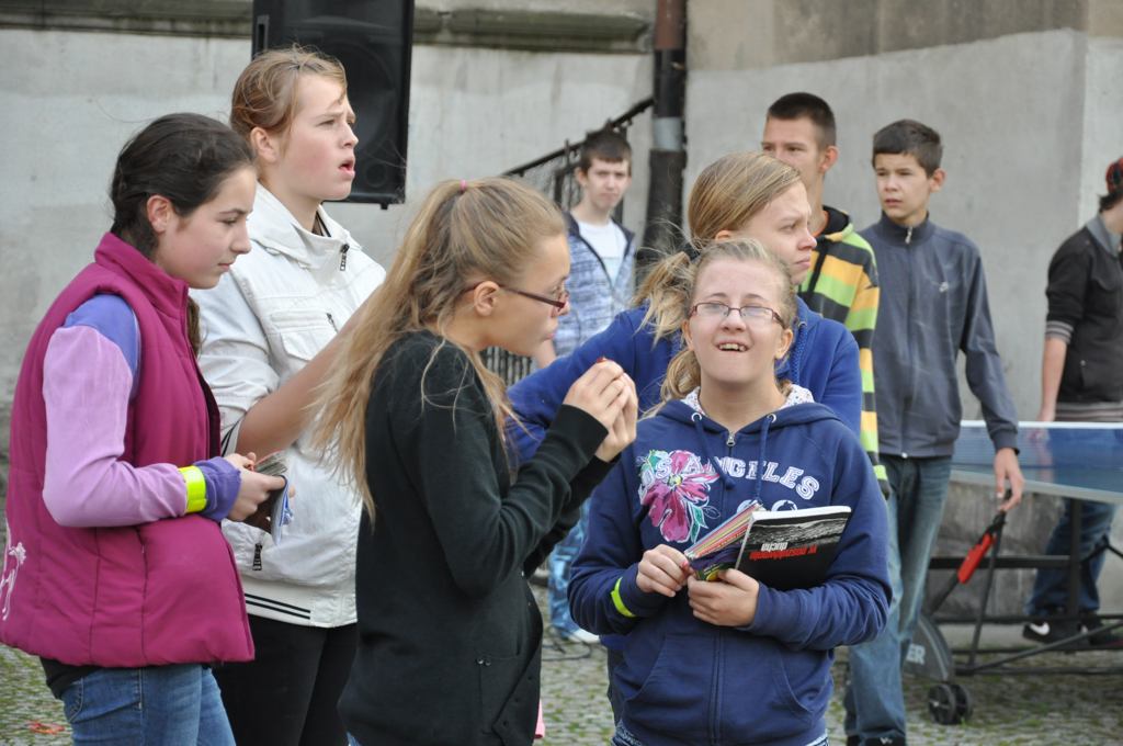 Piknik rodzinny na boisku Gimnazjum nr 4