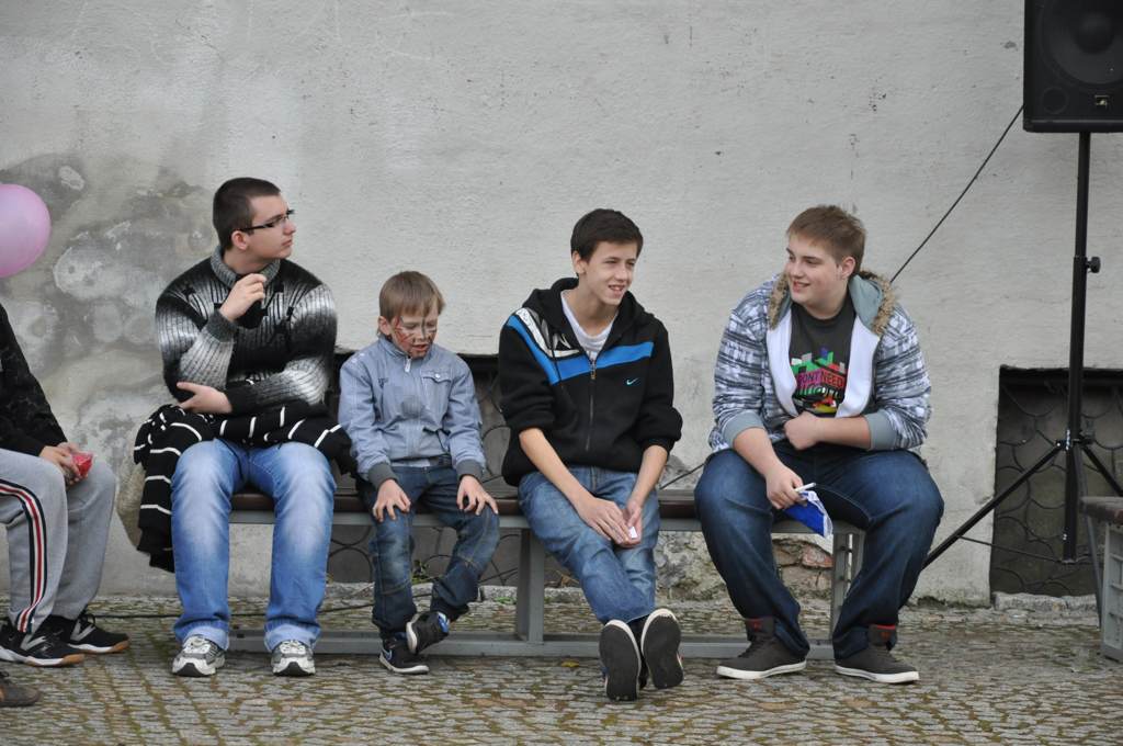 Piknik rodzinny na boisku Gimnazjum nr 4