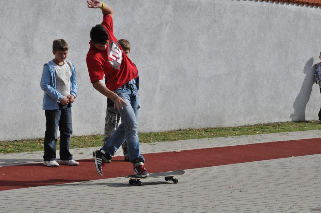 Piknik rodzinny na boisku Gimnazjum nr 4