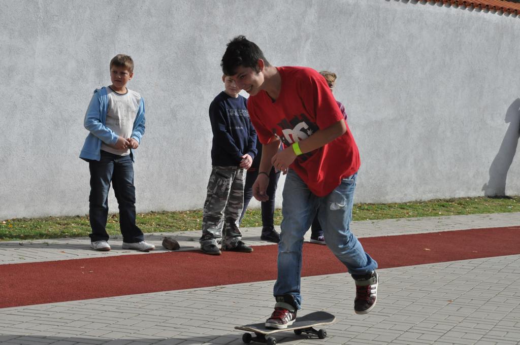Piknik rodzinny na boisku Gimnazjum nr 4