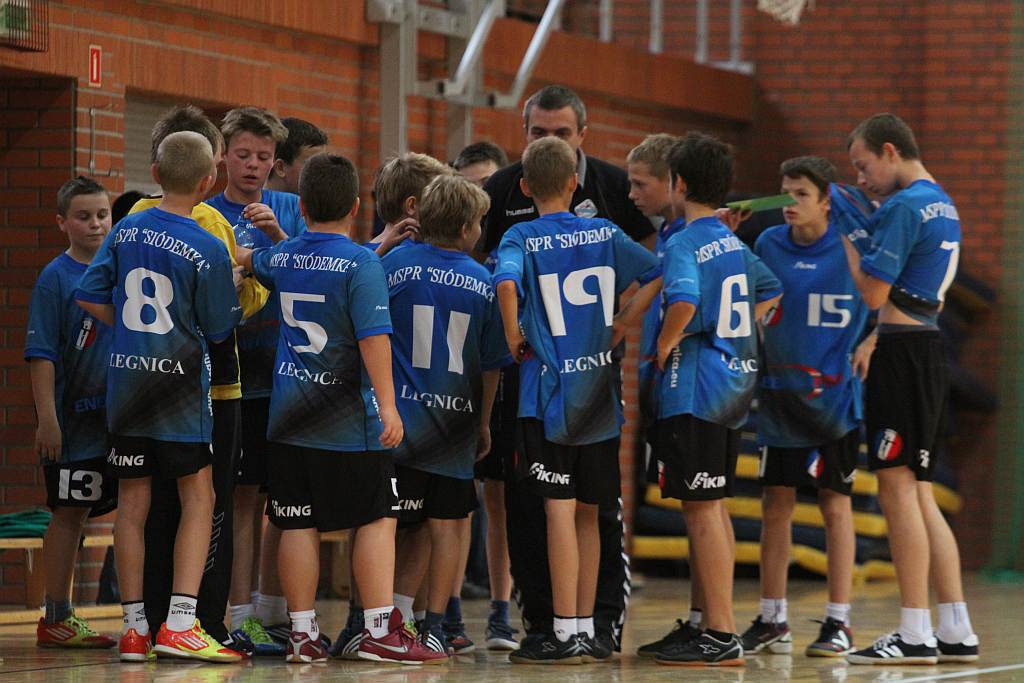 Chłopcy: MSPR Siódemka Legnica - SPR Chrobry Głogów 31:19
