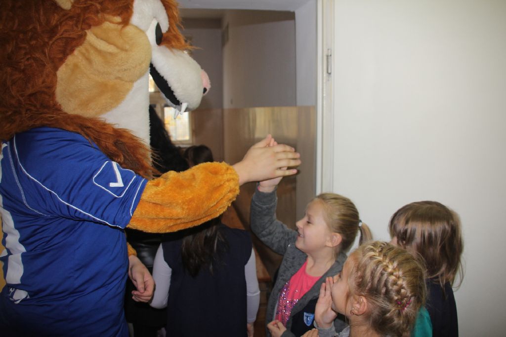 Piłkarze Miedzi w szkole