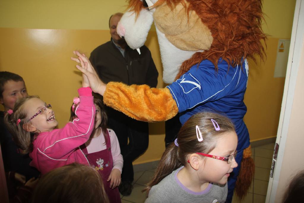 Piłkarze Miedzi w szkole