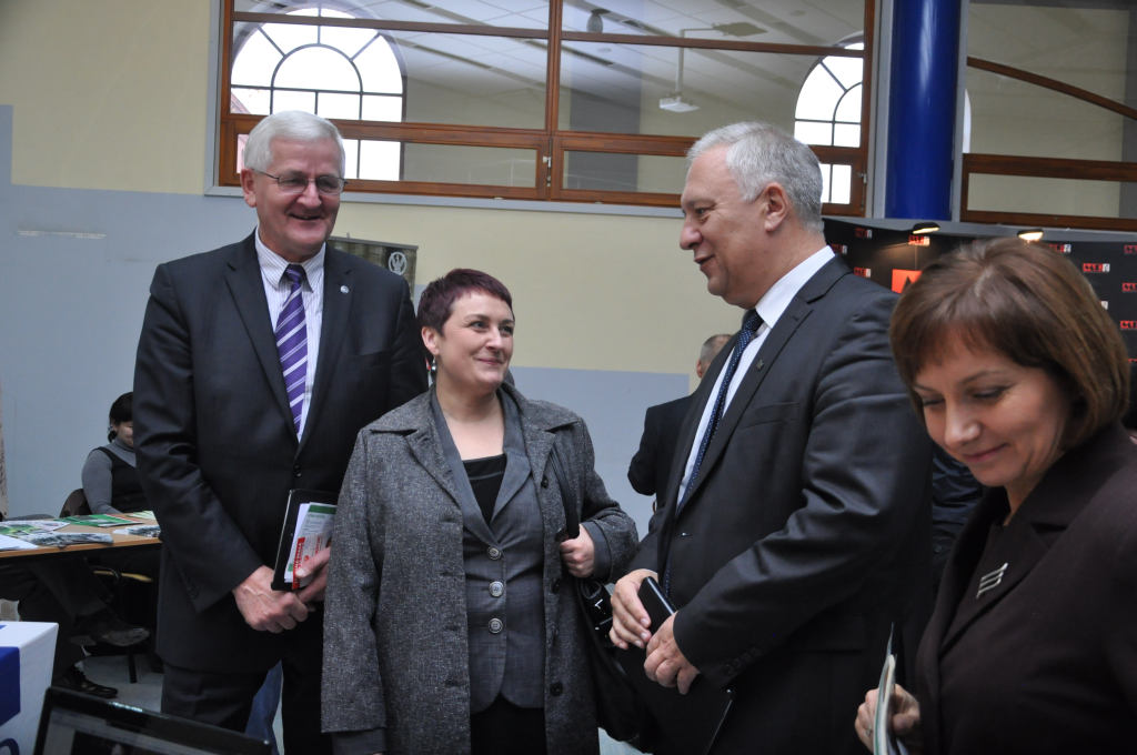 Jesienne targi pracy PWSZ w Legnicy