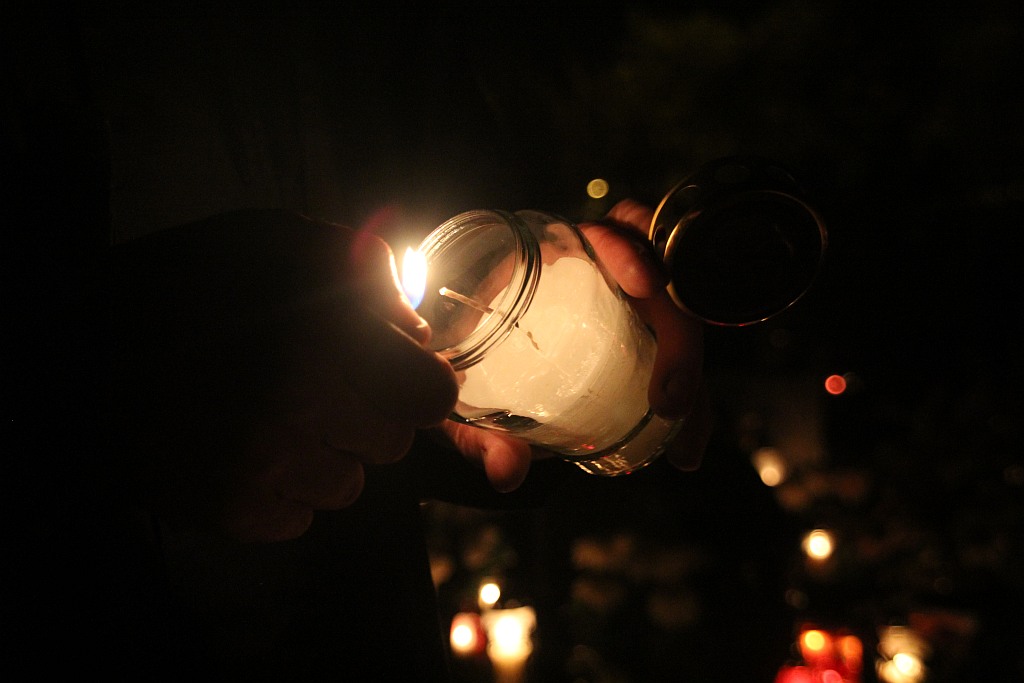 Wszystkich Świętych nocą