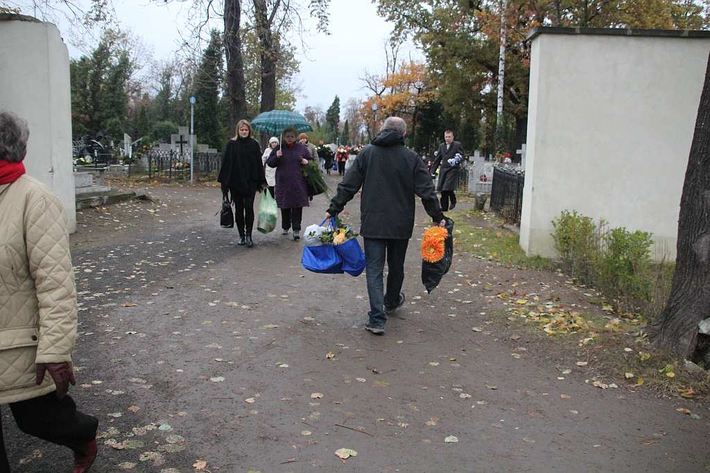 Wszystkich Świętych na Cmentarzu Komunalnym w Legnicy