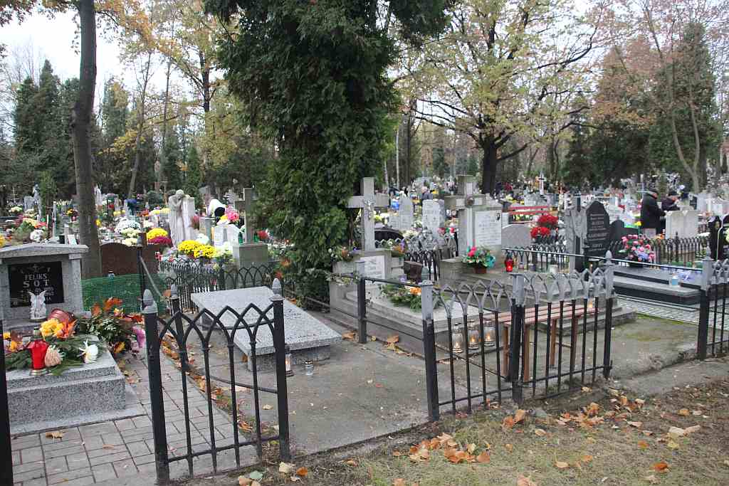 Wszystkich Świętych na Cmentarzu Komunalnym w Legnicy