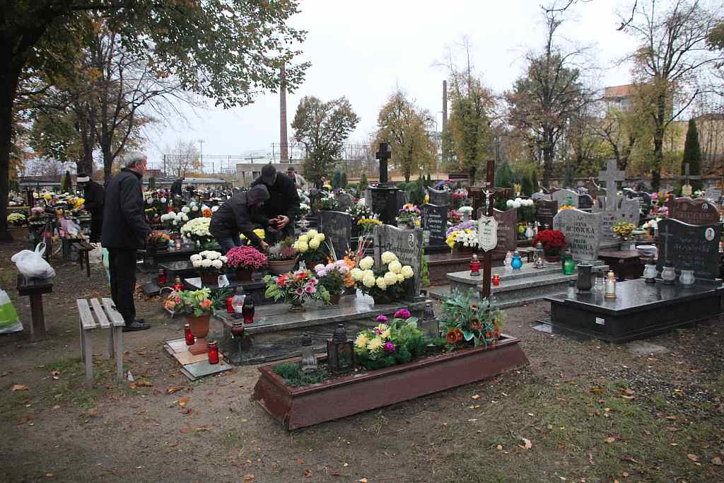 Wszystkich Świętych na Cmentarzu Komunalnym w Legnicy
