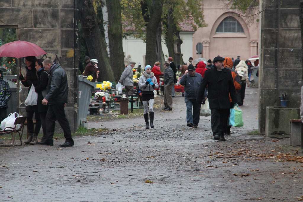 Wszystkich Świętych na Cmentarzu Komunalnym w Legnicy