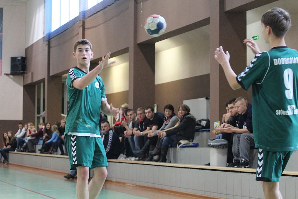 Juniorzy młodsi: MSPR Siódemka I Legnica – MSPR Siódemka II Legnica 37:27