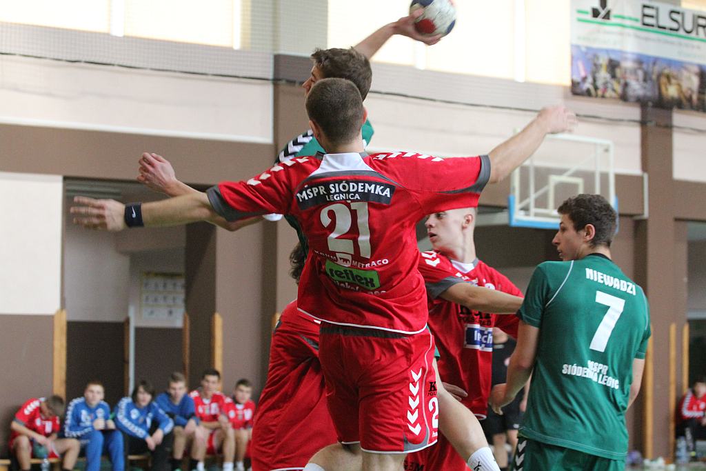 Juniorzy młodsi: MSPR Siódemka I Legnica – MSPR Siódemka II Legnica 37:27