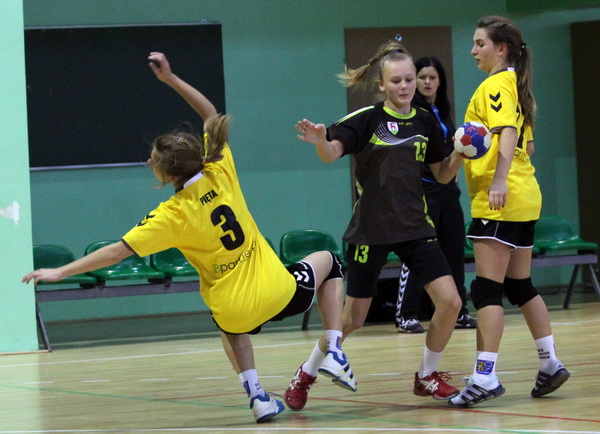 KPR Jelenia Góra - UKS Dziewiątka Legnica 19:17