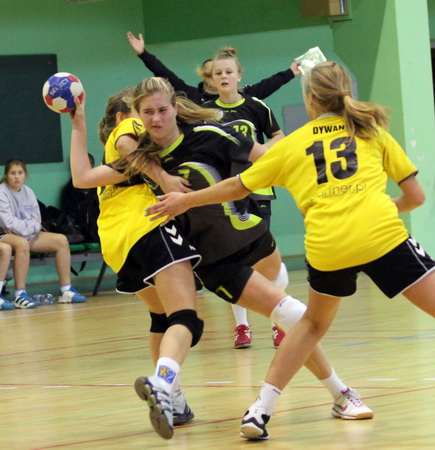 KPR Jelenia Góra - UKS Dziewiątka Legnica 19:17