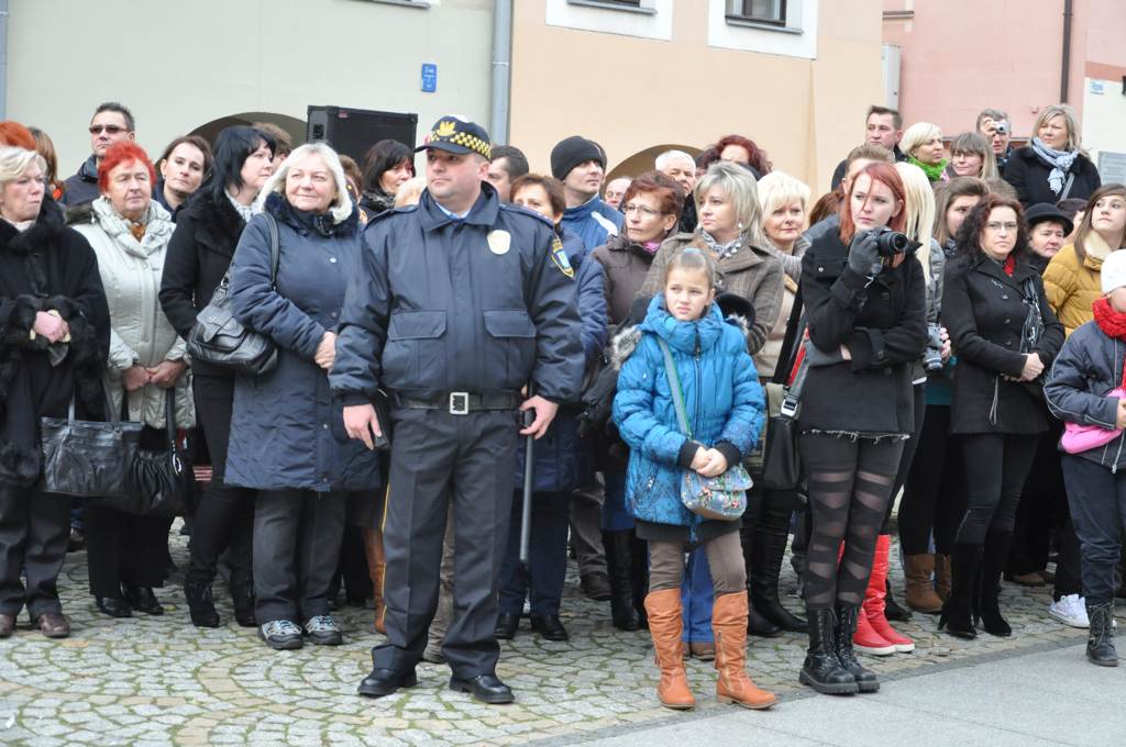Uczniowie klas mundurowych ślubowali w Rynku