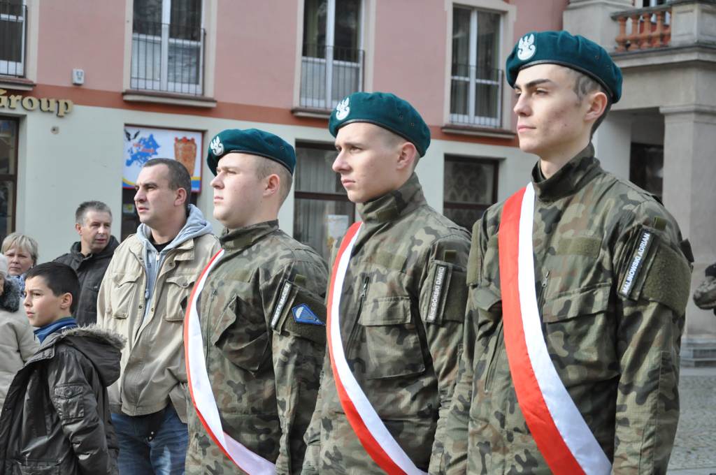 Uczniowie klas mundurowych ślubowali w Rynku