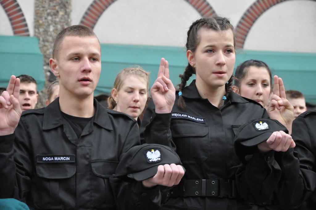 Uczniowie klas mundurowych ślubowali w Rynku