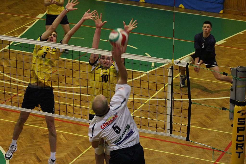 Ikar Legnica- MKS Rosiek Syców